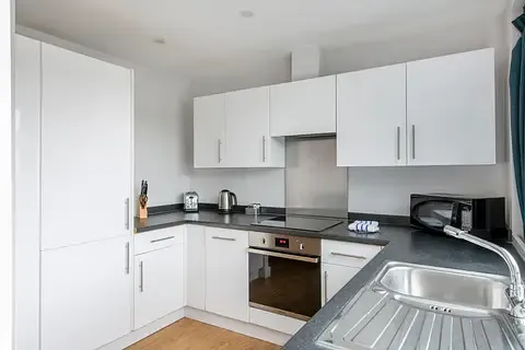 HQ Aparthotel Farnborough - Studios in 2 Victoria Road, Farnborough, GU14 7GX, United Kingdom - Property image 6 - VivreStays