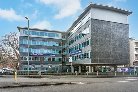 HQ Aparthotel Farnborough - Studios in 2 Victoria Road, Farnborough, GU14 7GX, United Kingdom - Property image 5 - VivreStays