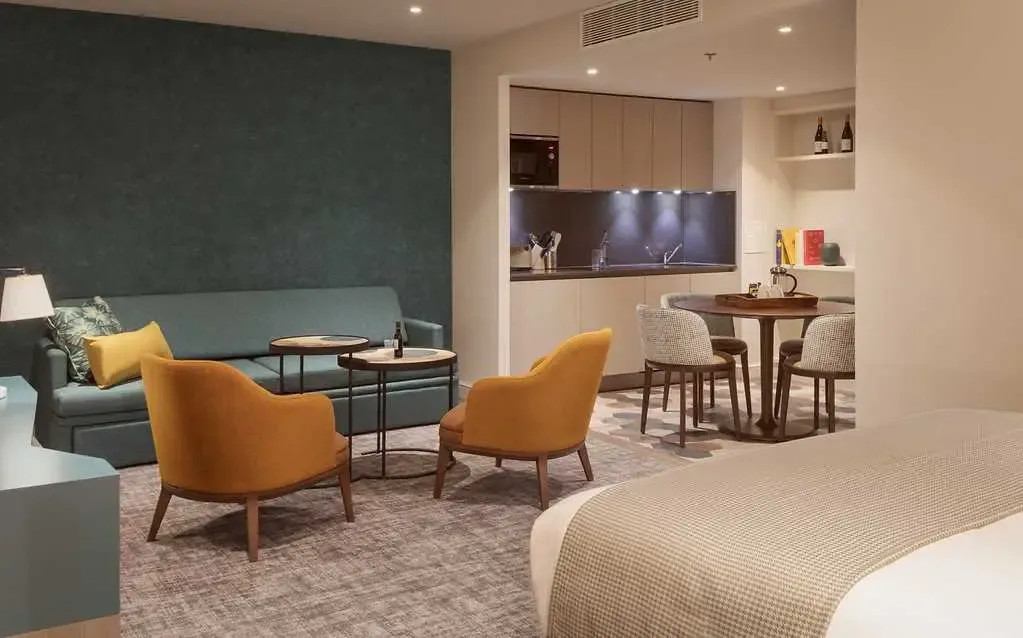 Staybridge Suites London - Heathrow Bath Road, an IHG Aparthotel, Studio Suite in 286 Bath Road, UB7 0DQ - Property image 2 - VivreStays