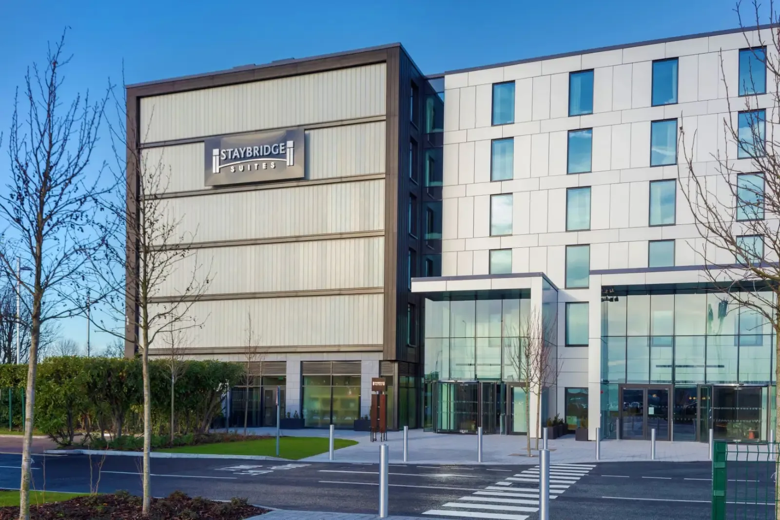 Staybridge Suites London - Heathrow Bath Road, an IHG Aparthotel, 1 Bedroom Suite in 286 Bath Road, UB7 0DQ - Property image 2 - VivreStays