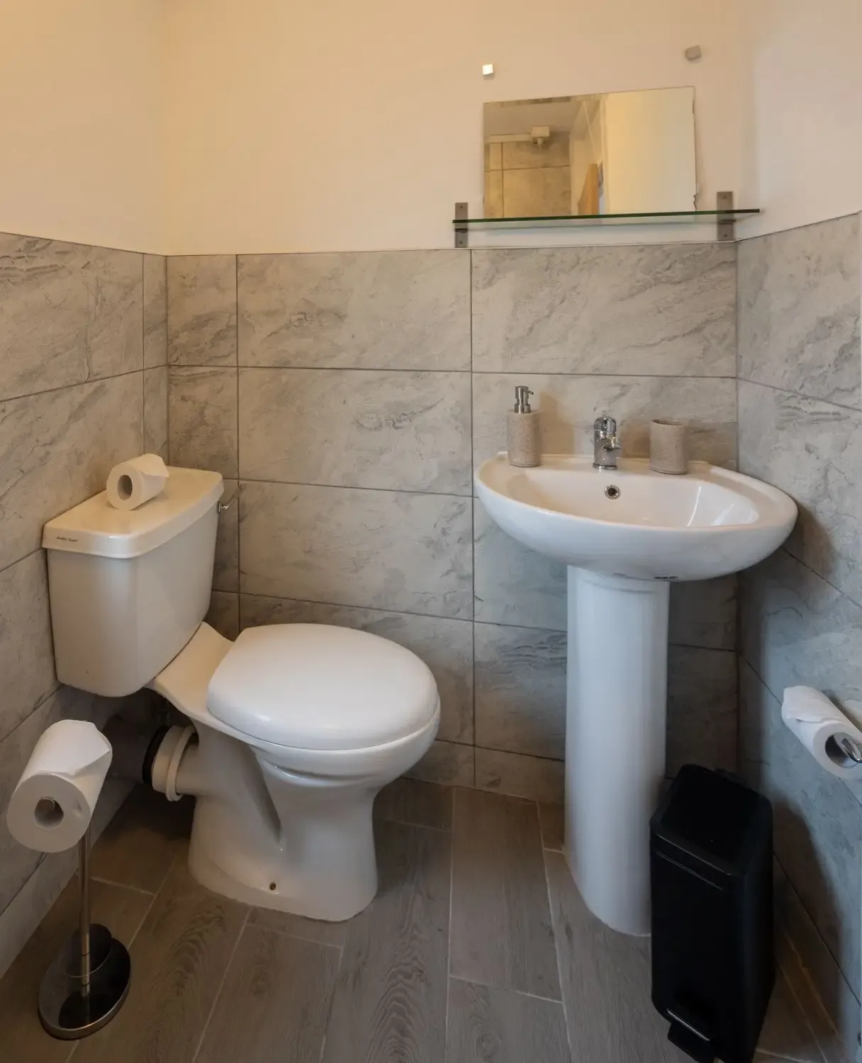 3 Bed Home | Free Parking | Fast Wi-Fi | Bristol in BS4 1SU, Bristol, Bristol, England, United Kingdom - Property image 28 - VivreStays