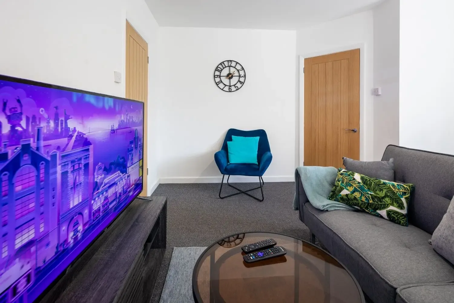 3 Bed Home | Free Parking | Fast Wi-Fi | Bristol in BS4 1SU, Bristol, Bristol, England, United Kingdom - Property image 2 - VivreStays
