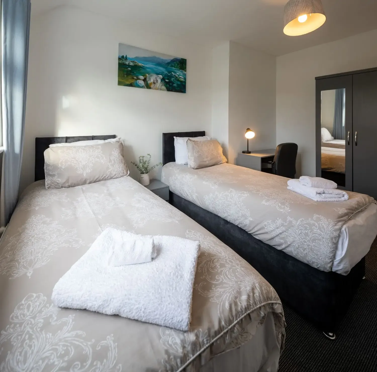 3 Bed Home | Free Parking | Fast Wi-Fi | Bristol in BS4 1SU, Bristol, Bristol, England, United Kingdom - Property image 17 - VivreStays