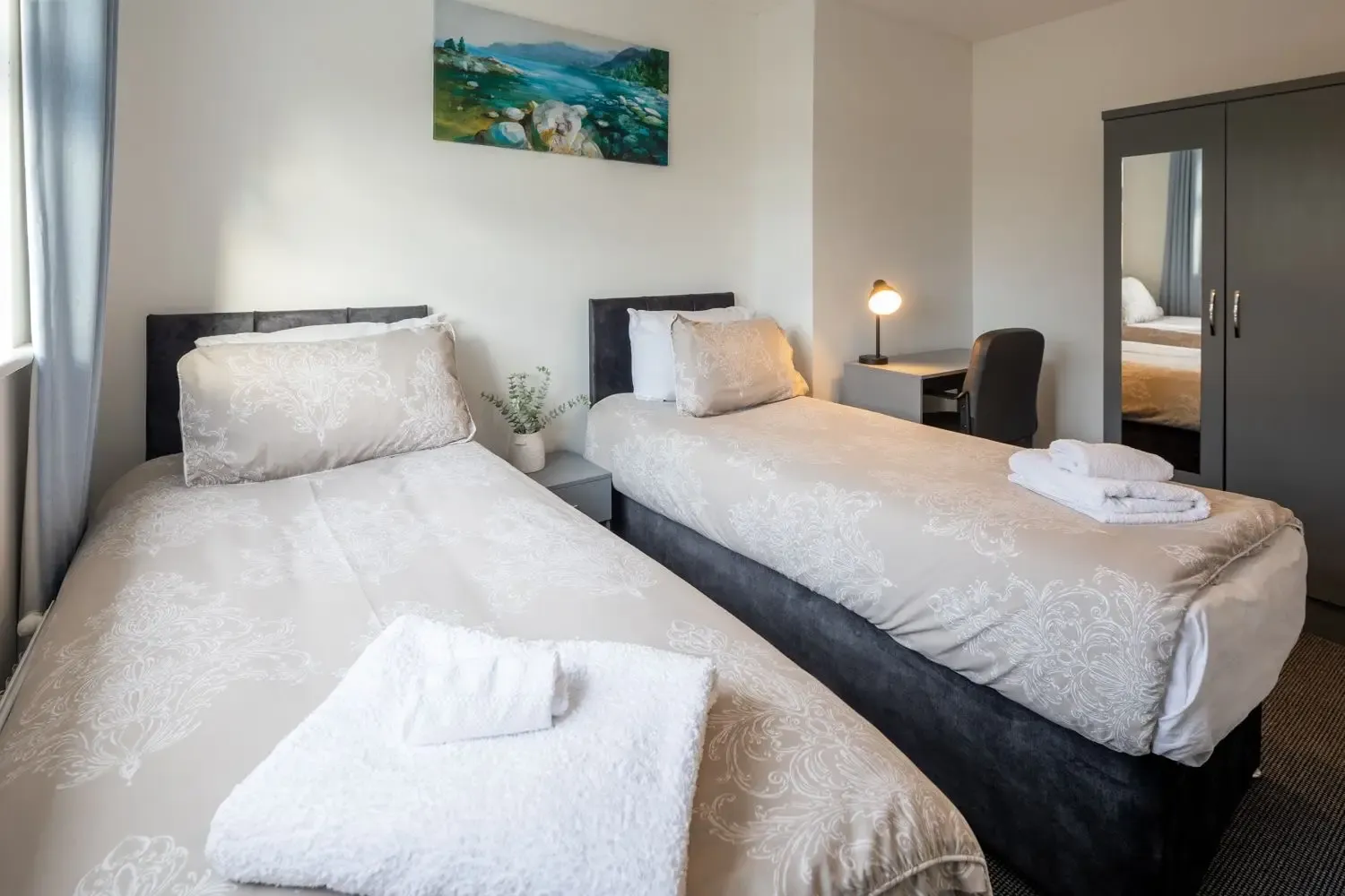 3 Bed Home | Free Parking | Fast Wi-Fi | Bristol in BS4 1SU, Bristol, Bristol, England, United Kingdom - Property image 16 - VivreStays