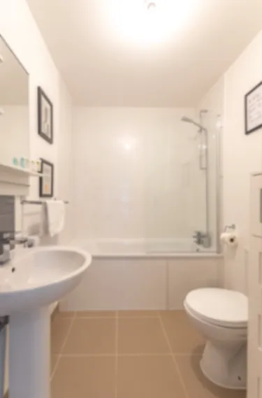 Stunning Aurora- 1 Bedroom Apartment in 151 Albert Road South, Southampton, SO14 3FR, United Kingdom - Property image 7 - VivreStays