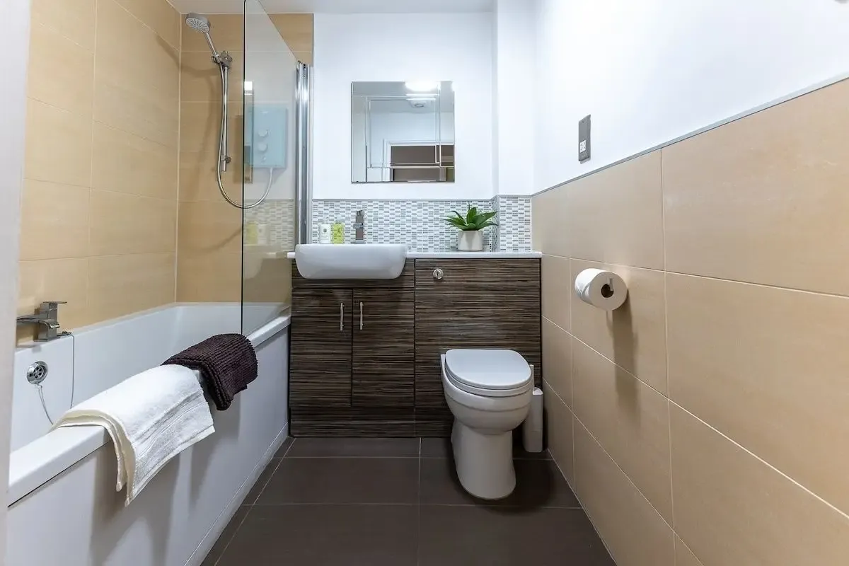 View 2 bed, 1 bath | FREE on-site Parking | Emscote Road CV34 (1) in CV34 5QJ, Warwick, Warwickshire, England, United Kingdom 2 bed, 1 bath | FREE on-site Parking | Emscote Road CV34 (1) in CV34 5QJ, Warwick, Warwickshire, England, United Kingdom - Property image 12 - VivreStays