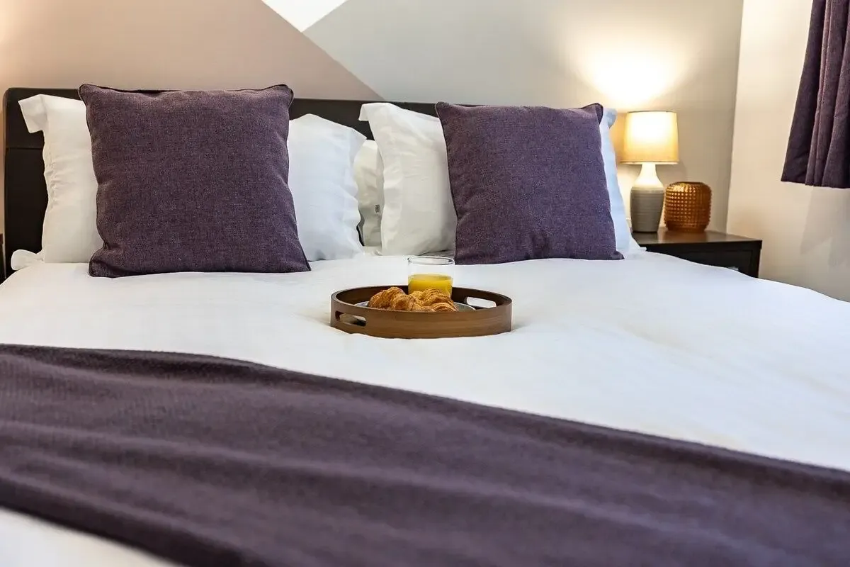 View 2 bed, 1 bath | FREE on-site Parking | Emscote Road CV34 (1) in CV34 5QJ, Warwick, Warwickshire, England, United Kingdom 2 bed, 1 bath | FREE on-site Parking | Emscote Road CV34 (1) in CV34 5QJ, Warwick, Warwickshire, England, United Kingdom - Property image 10 - VivreStays