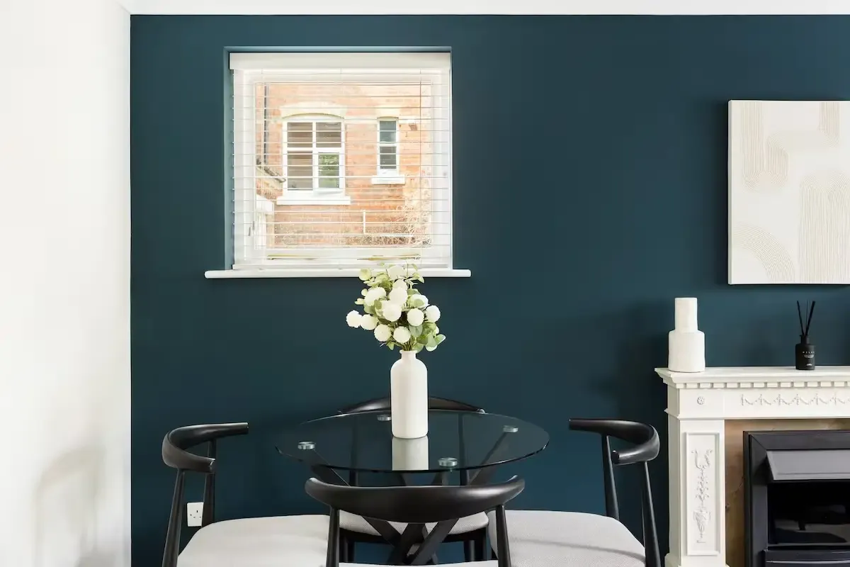 View 2 bed, 1 bath | FREE on-site Parking | Guys Cliffe Avenue CV32 6LY in CV32 6LY, Royal Leamington Spa, Warwickshire, England, United Kingdom 2 bed, 1 bath | FREE on-site Parking | Guys Cliffe Avenue CV32 6LY in CV32 6LY, Royal Leamington Spa, Warwickshire, England, United Kingdom - Property image 12 - VivreStays