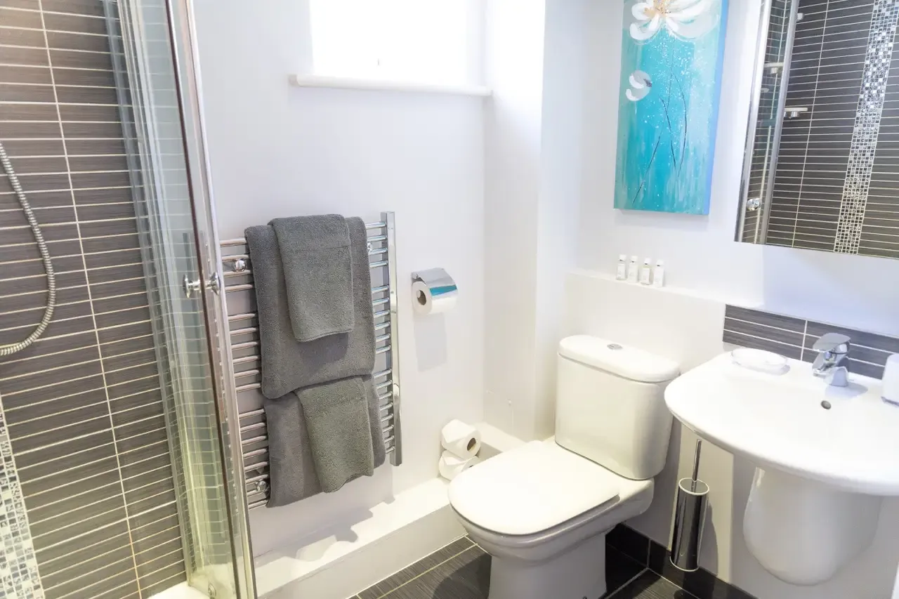 1 bed, 1 bath | FREE on-site Parking | Lift Access | Hertford Street CB4 in CB4 3GH - Property image 10 - VivreStays
