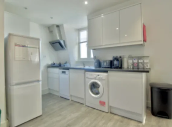 Bamborough Gardens, London W12 in 4 Bamborough Gardens, Hammersmith and Fulham, London, W12 8QN, United Kingdom - Property image 11 - VivreStays