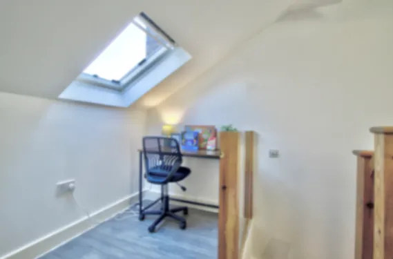 Bamborough Gardens, London W12 in 4 Bamborough Gardens, Hammersmith and Fulham, London, W12 8QN, United Kingdom - Property image 10 - VivreStays