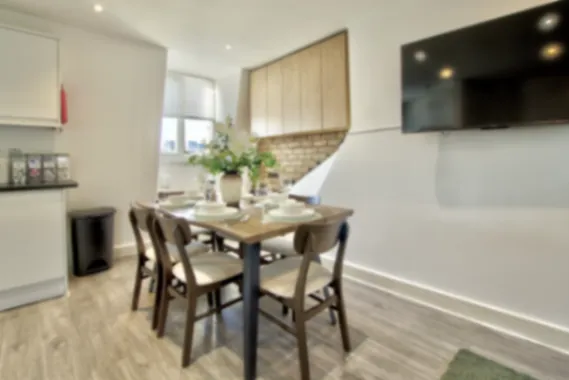 Bamborough Gardens, London W12 in 4 Bamborough Gardens, Hammersmith and Fulham, London, W12 8QN, United Kingdom - Property image 7 - VivreStays