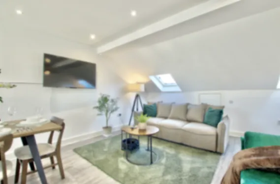 Bamborough Gardens, London W12 in 4 Bamborough Gardens, Hammersmith and Fulham, London, W12 8QN, United Kingdom - Property image 12 - VivreStays