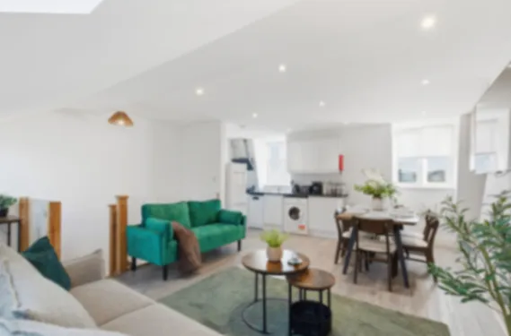 Bamborough Gardens, London W12 in 4 Bamborough Gardens, Hammersmith and Fulham, London, W12 8QN, United Kingdom - Property image 3 - VivreStays
