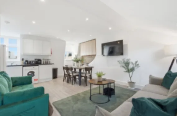 Bamborough Gardens, London W12 in 4 Bamborough Gardens, Hammersmith and Fulham, London, W12 8QN, United Kingdom - Property image 8 - VivreStays