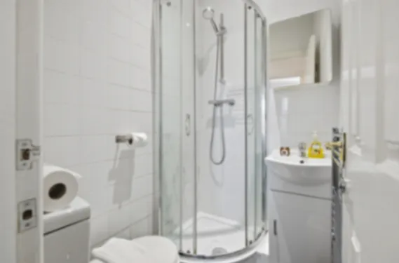 Bamborough Gardens, London W12 in 4 Bamborough Gardens, Hammersmith and Fulham, London, W12 8QN, United Kingdom - Property image 9 - VivreStays