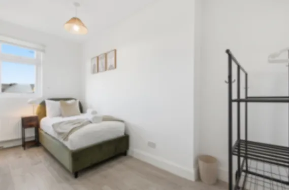 Bamborough Gardens, London W12 in 4 Bamborough Gardens, Hammersmith and Fulham, London, W12 8QN, United Kingdom - Property image 18 - VivreStays