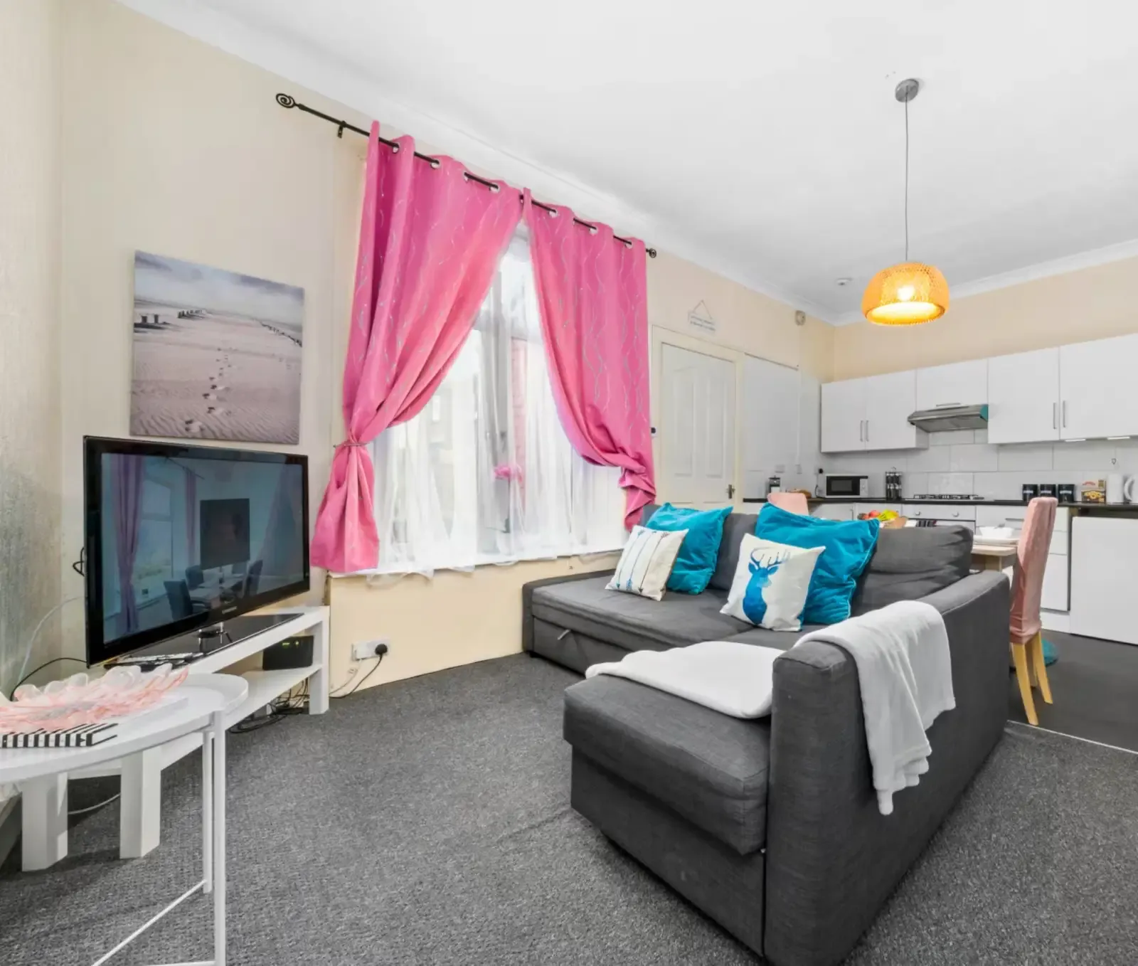 1 bed, 1 bath | Ground Floor | FREE on-site Parking | Elmbank Street ML4 serviced apartment - UK - VivreStays