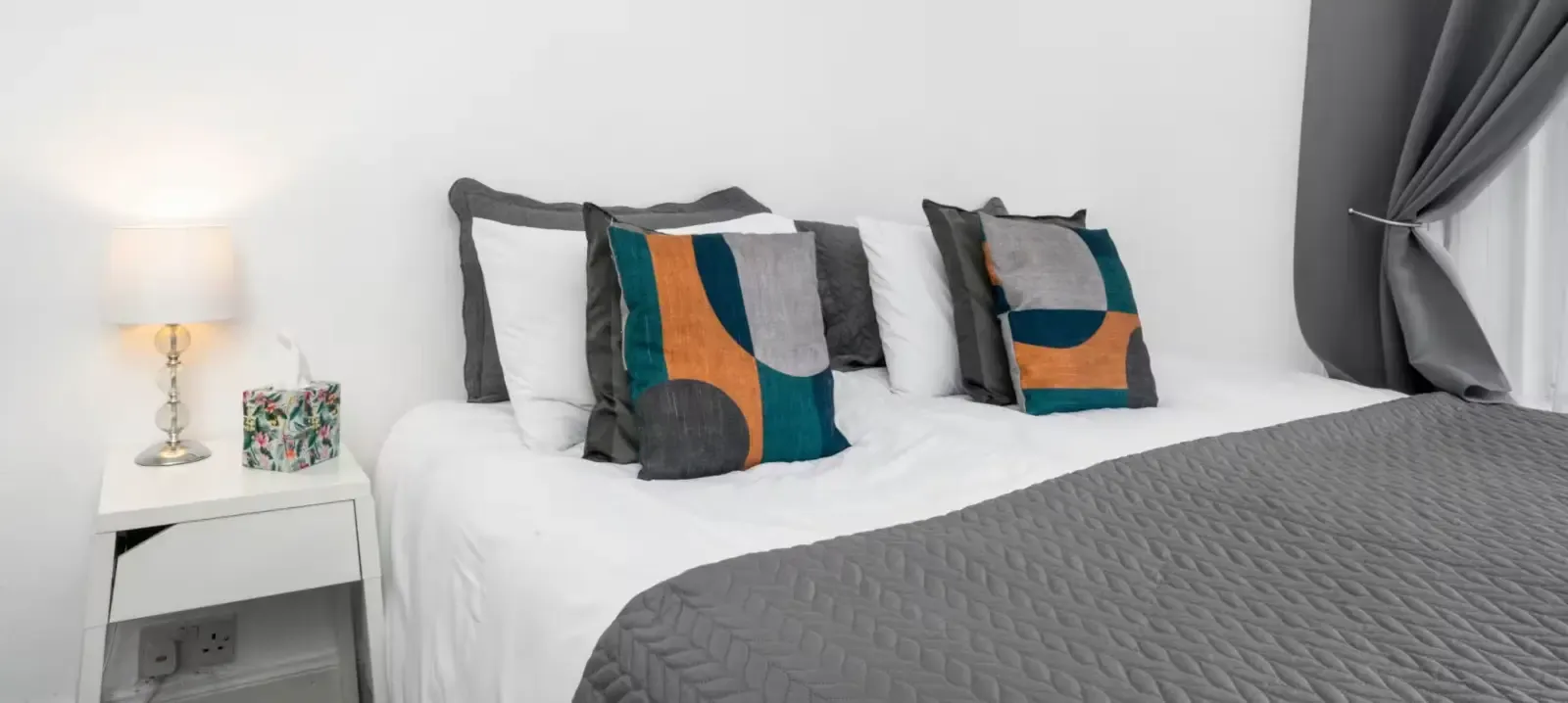 1 bed, 1 bath | Ground Floor | FREE on-site Parking | Elmbank Street ML4 in ML4 2EA, Bellshill, North Lanarkshire, Scotland, United Kingdom - Property image 6 - VivreStays