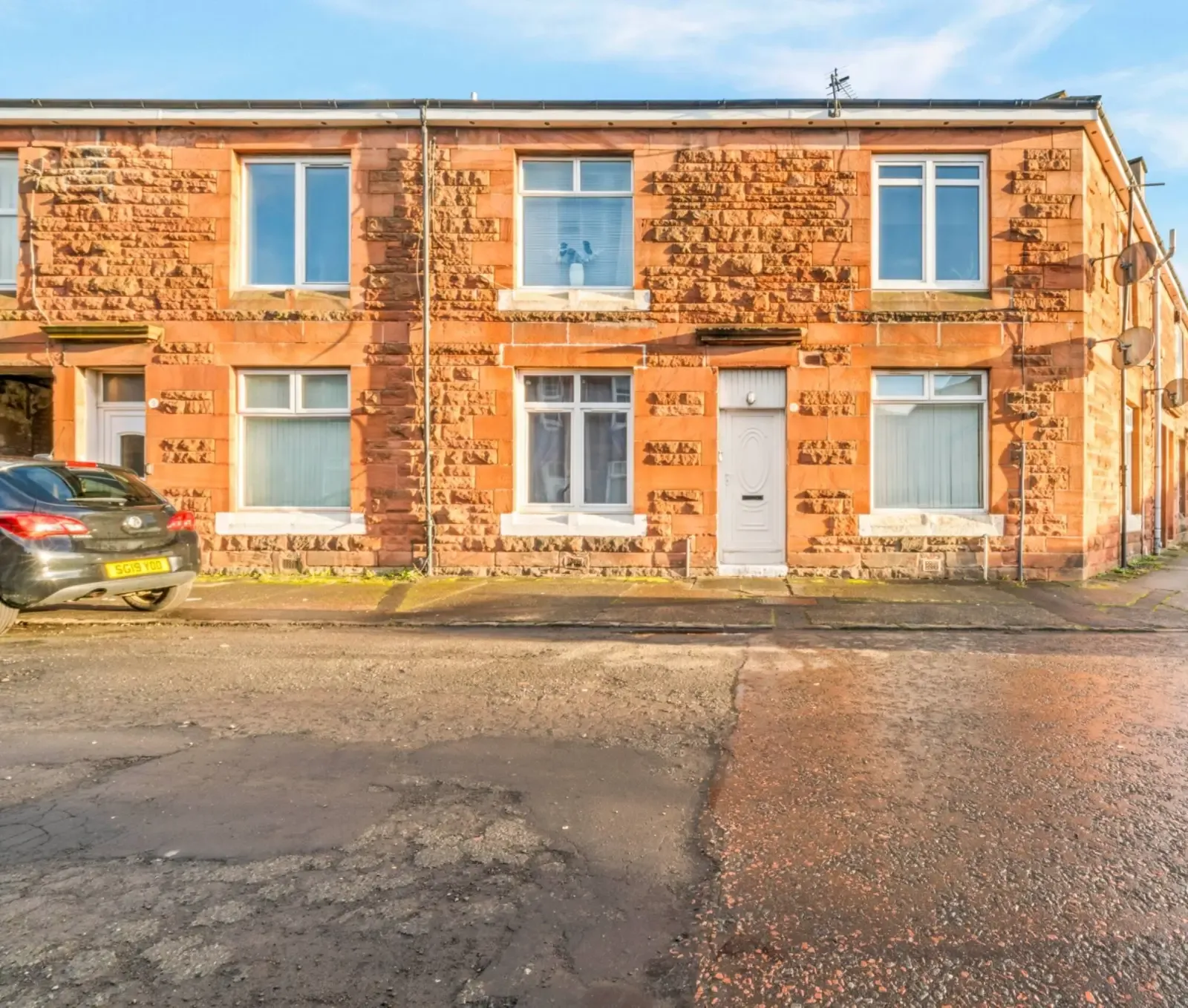 1 bed, 1 bath | Ground Floor | FREE on-site Parking | Elmbank Street ML4 in ML4 2EA, Bellshill, North Lanarkshire, Scotland, United Kingdom - Property image 4 - VivreStays