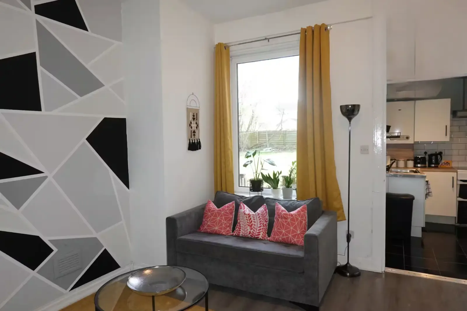 1 bed, 1 bath | Ground Floor | FREE Parking | Clysdesdale Road ML4 in ML4 2QH, Bellshill, North Lanarkshire, Scotland, United Kingdom - Property image 2 - VivreStays