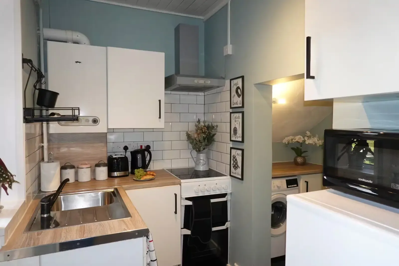 1 bed, 1 bath | Ground Floor | FREE Parking | Clysdesdale Road ML4 in ML4 2QH, Bellshill, North Lanarkshire, Scotland, United Kingdom - Property image 3 - VivreStays