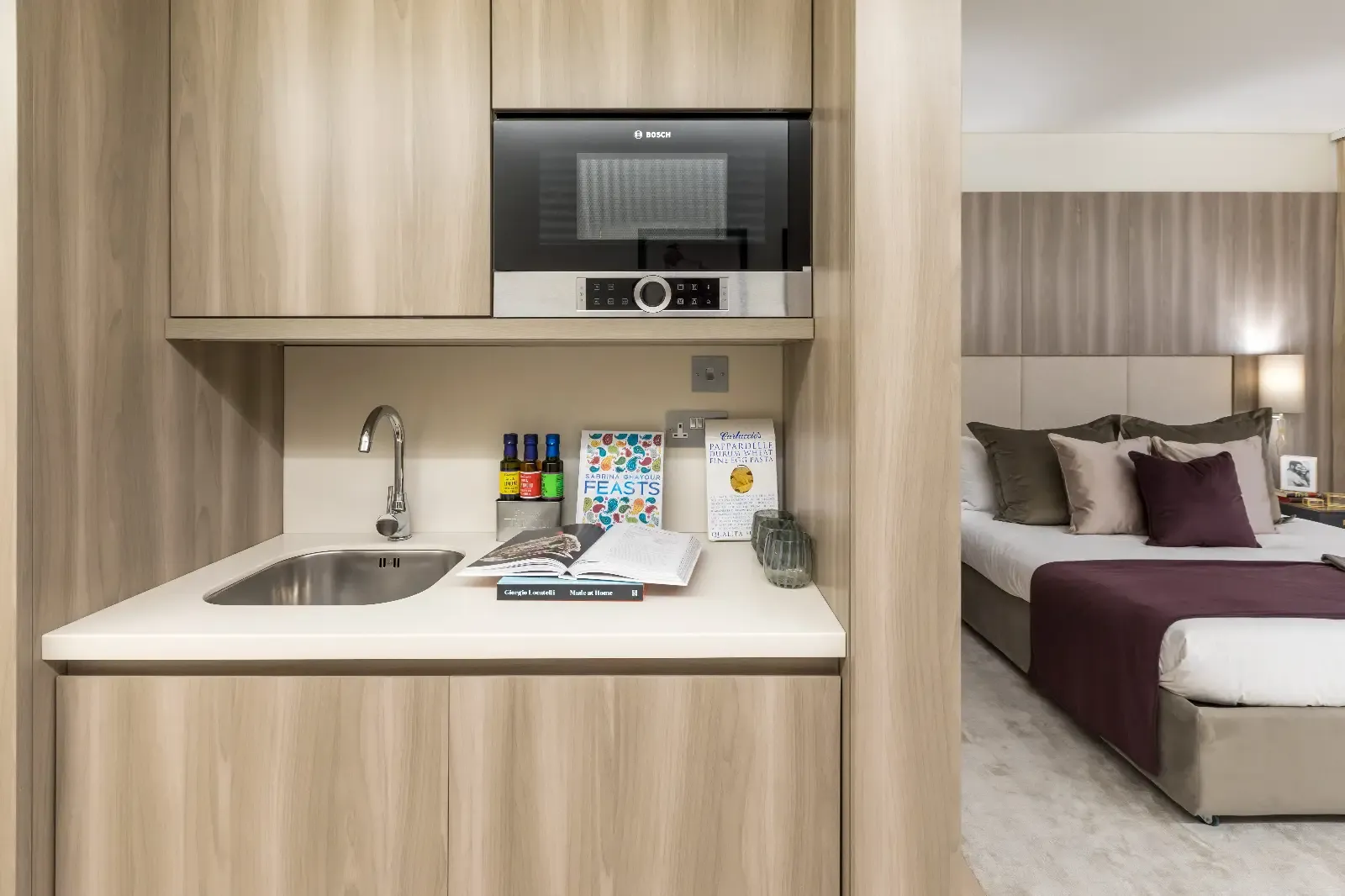 Standard Studio with Balcony options in 120 Finchley Road, London Borough of Camden, London, NW3 5HT, United Kingdom - Property image 6 - VivreStays