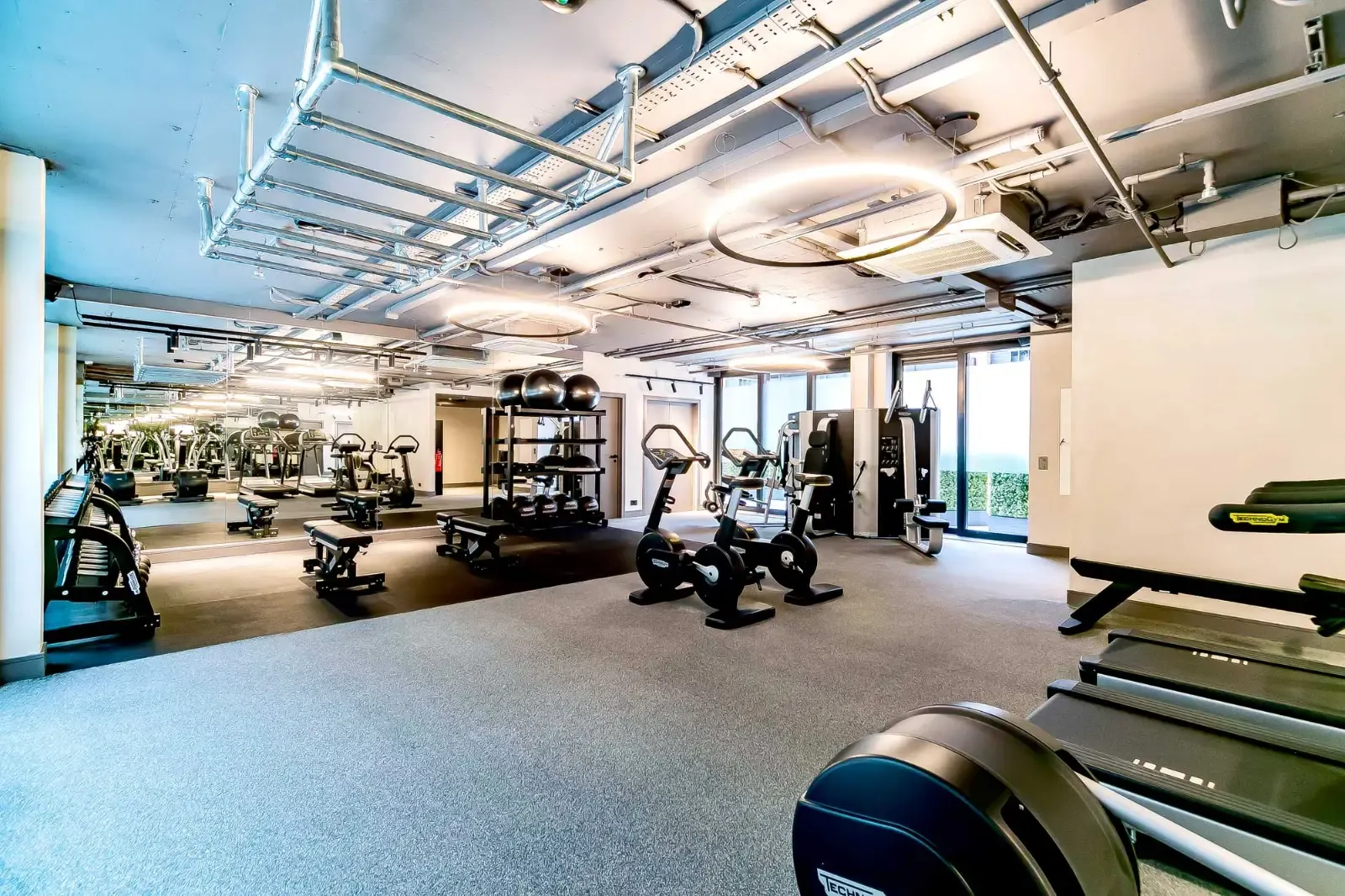 Standard Studio with Balcony options in 120 Finchley Road, London Borough of Camden, London, NW3 5HT, United Kingdom - Property image 5 - VivreStays