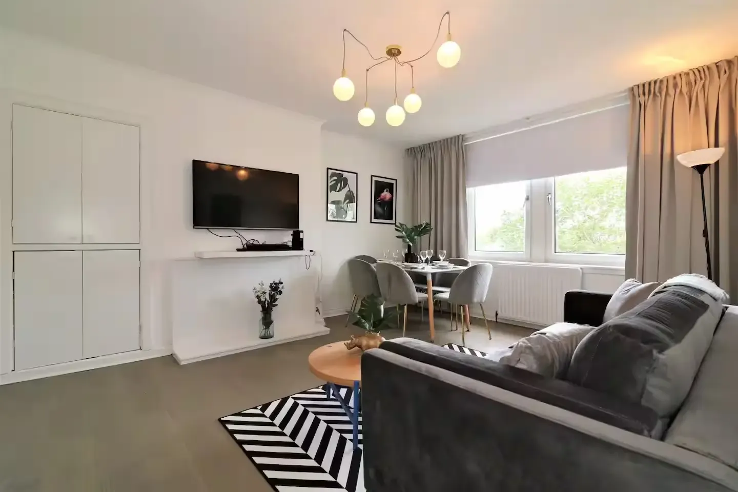 3 bed, 1 bath | FREE on-site Parking | Motherwell Road ML4 in ML4 2JD, Bellshill, North Lanarkshire, Scotland, United Kingdom - Property image 2 - VivreStays