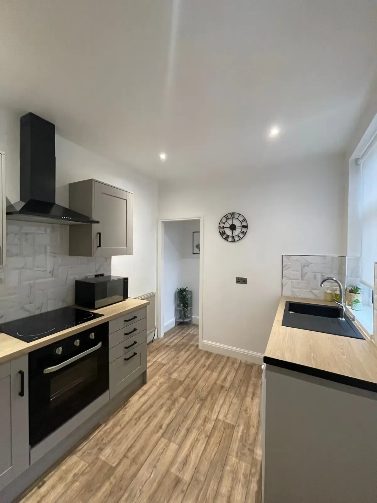 View 3 bed, 1 bath | FREE Parking | Broadwood Road NE15 in NE15 7SY, Newcastle upon Tyne, Tyne and Wear, England, United Kingdom 3 bed, 1 bath | FREE Parking | Broadwood Road NE15 in NE15 7SY, Newcastle upon Tyne, Tyne and Wear, England, United Kingdom - Property image 2 - VivreStays