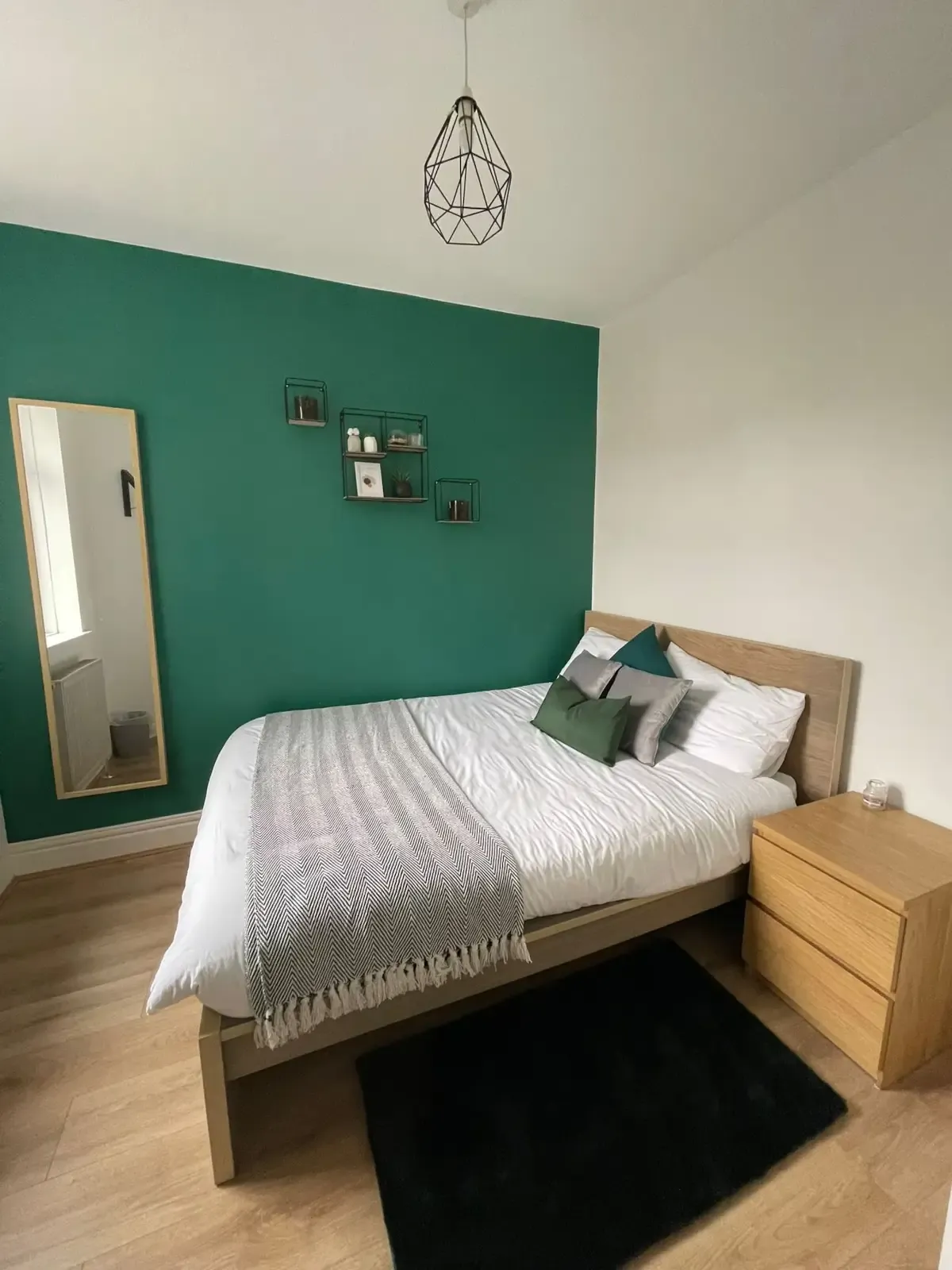 View 3 bed, 1 bath | FREE Parking | Broadwood Road NE15 in NE15 7SY, Newcastle upon Tyne, Tyne and Wear, England, United Kingdom 3 bed, 1 bath | FREE Parking | Broadwood Road NE15 in NE15 7SY, Newcastle upon Tyne, Tyne and Wear, England, United Kingdom - Property image 4 - VivreStays