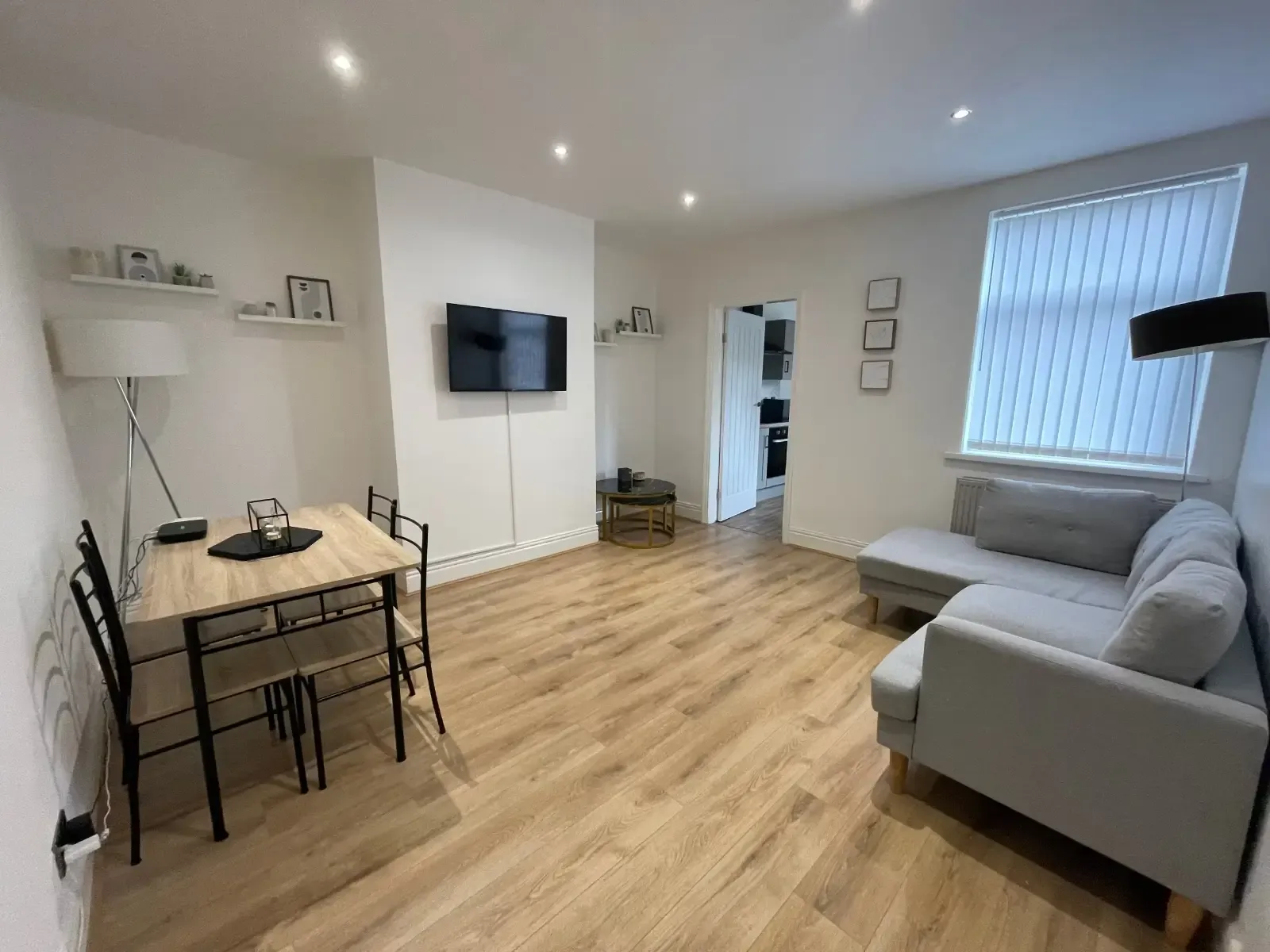 3 bed, 1 bath | FREE Parking | Broadwood Road NE15 serviced apartment - Newcastle upon Tyne - VivreStays