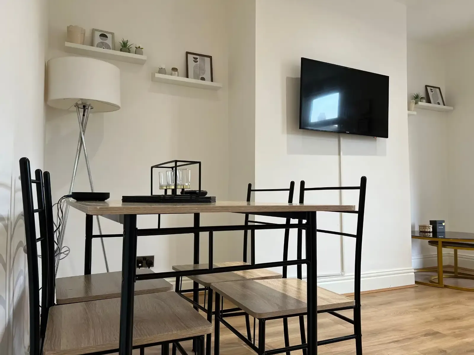 View 3 bed, 1 bath | FREE Parking | Broadwood Road NE15 in NE15 7SY, Newcastle upon Tyne, Tyne and Wear, England, United Kingdom 3 bed, 1 bath | FREE Parking | Broadwood Road NE15 in NE15 7SY, Newcastle upon Tyne, Tyne and Wear, England, United Kingdom - Property image 3 - VivreStays
