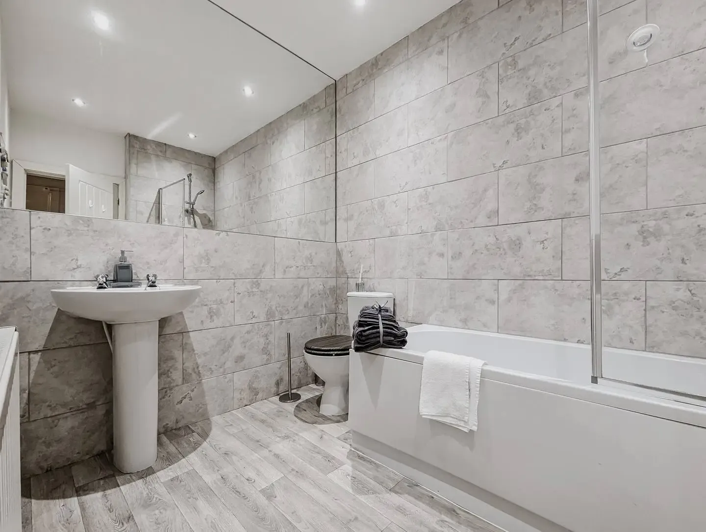 Derrington House - By Sigma Stays in 30 Derrington Avenue, Crewe, CW2 7JB, United Kingdom - Property image 6 - VivreStays