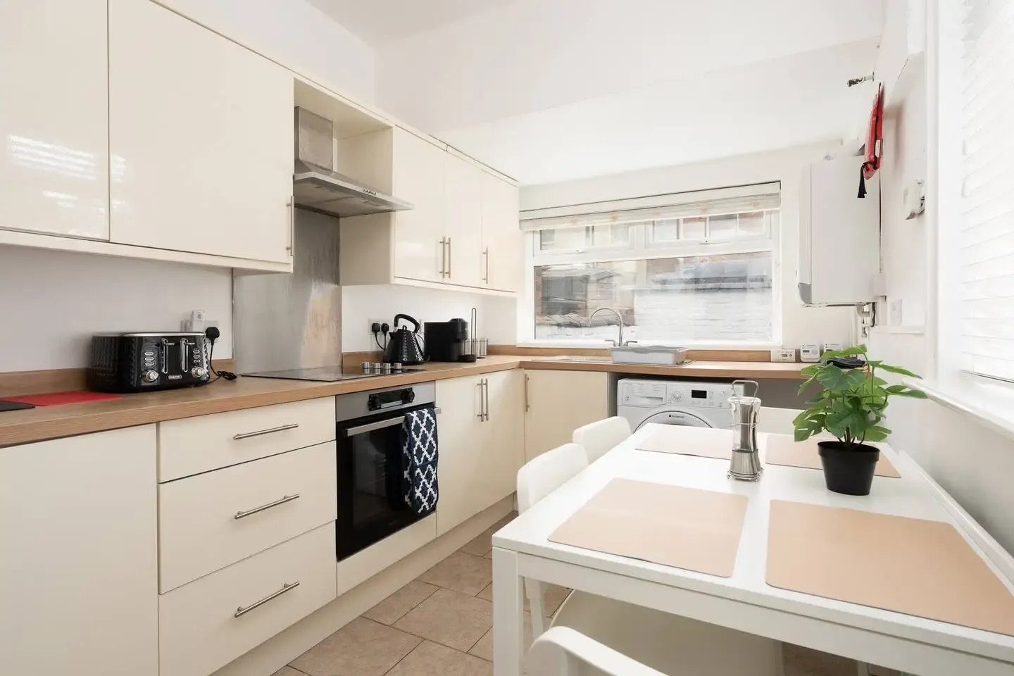 Park House - By Sigma Stays in 51 Bright Street, Crewe, CW1 3AQ, United Kingdom - Property image 7 - VivreStays