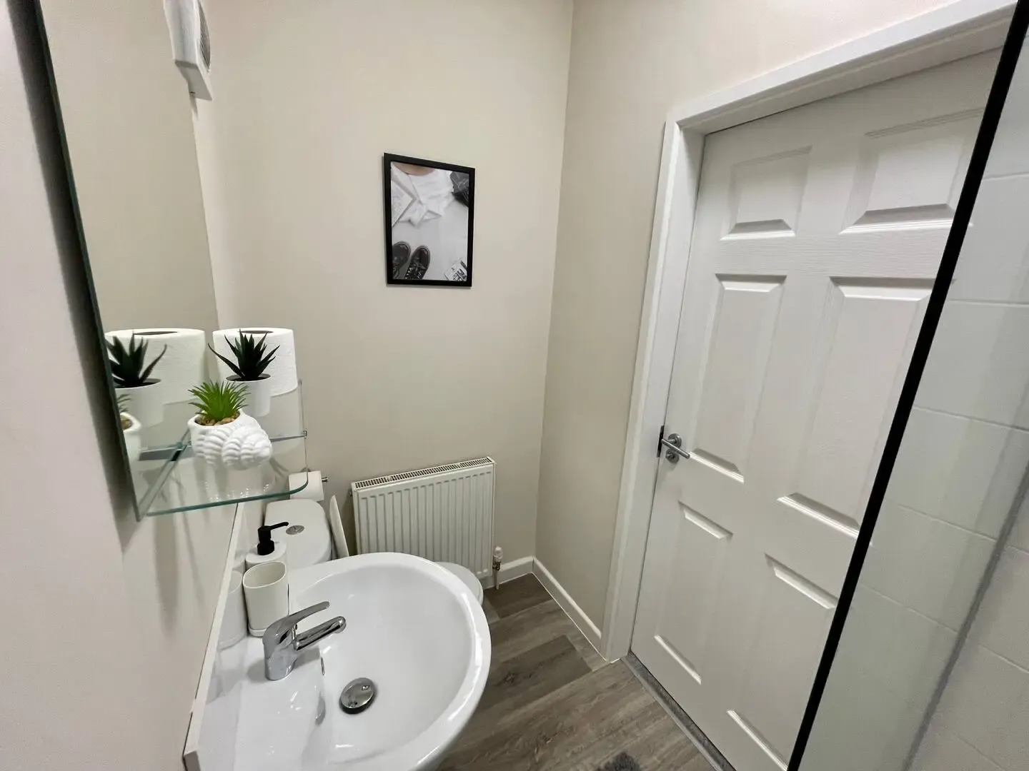 View Western House - By Sigma Stays in 36 Samuel Street, Crewe, CW1 3AB, United Kingdom Western House - By Sigma Stays in 36 Samuel Street, Crewe, CW1 3AB, United Kingdom - Property image 7 - VivreStays