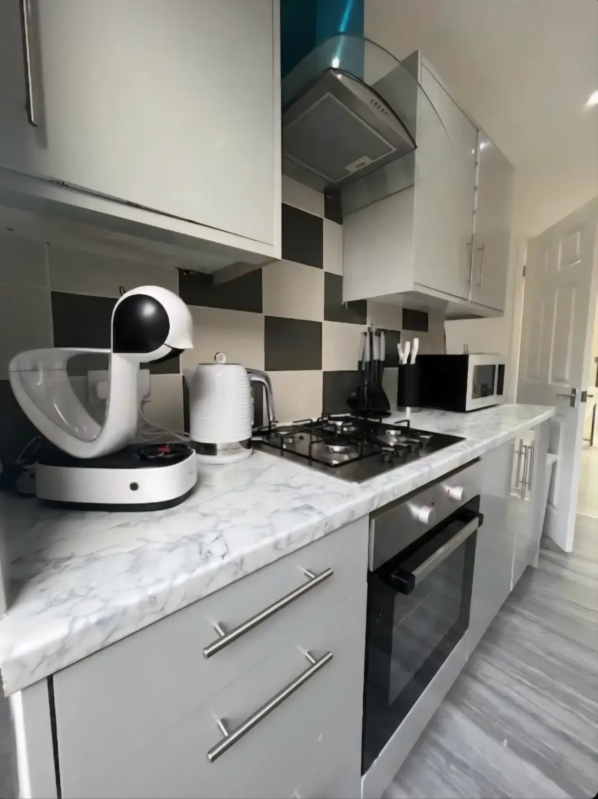 View Abbey wood family home in 13 Glendown Road, SE2 0RJ Abbey wood family home in 13 Glendown Road, SE2 0RJ - Property image 4 - VivreStays