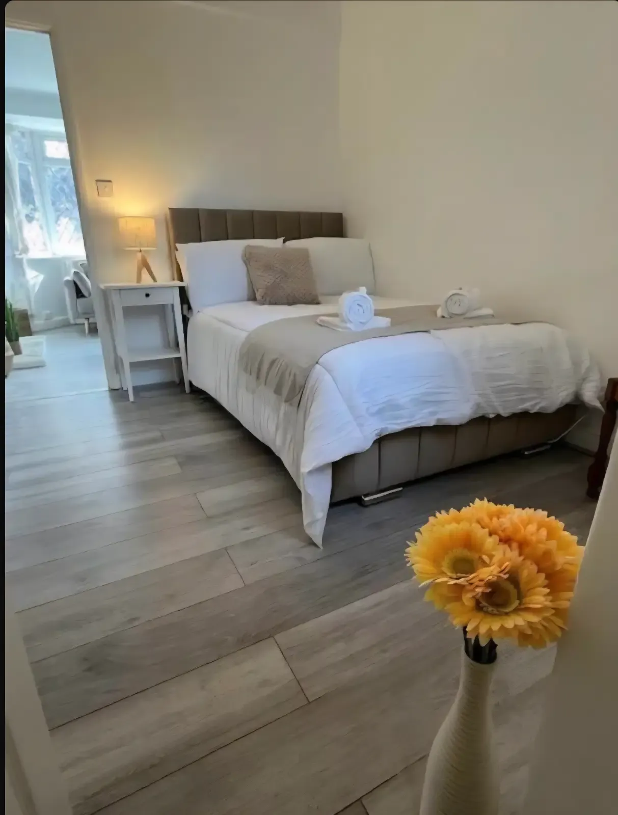 Abbey wood family home serviced apartment - London - VivreStays