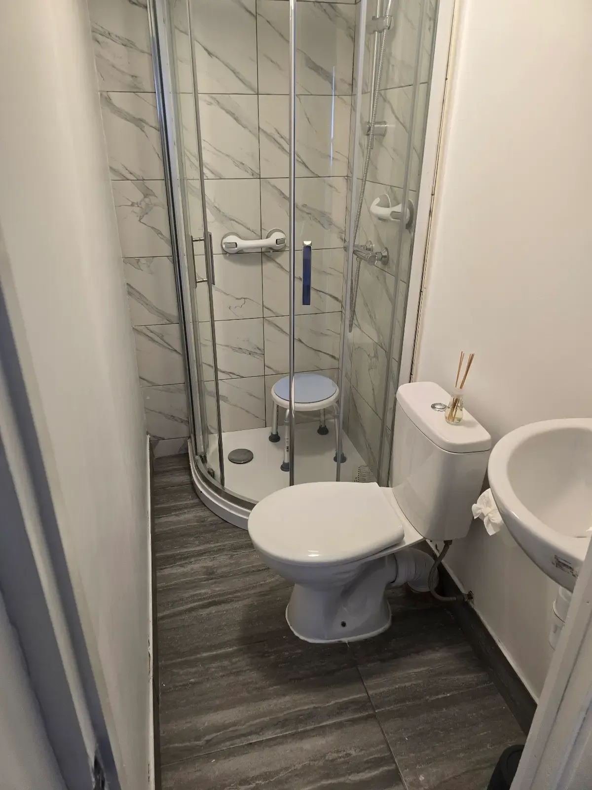 View Abbey wood family home in 13 Glendown Road, SE2 0RJ Abbey wood family home in 13 Glendown Road, SE2 0RJ - Property image 13 - VivreStays