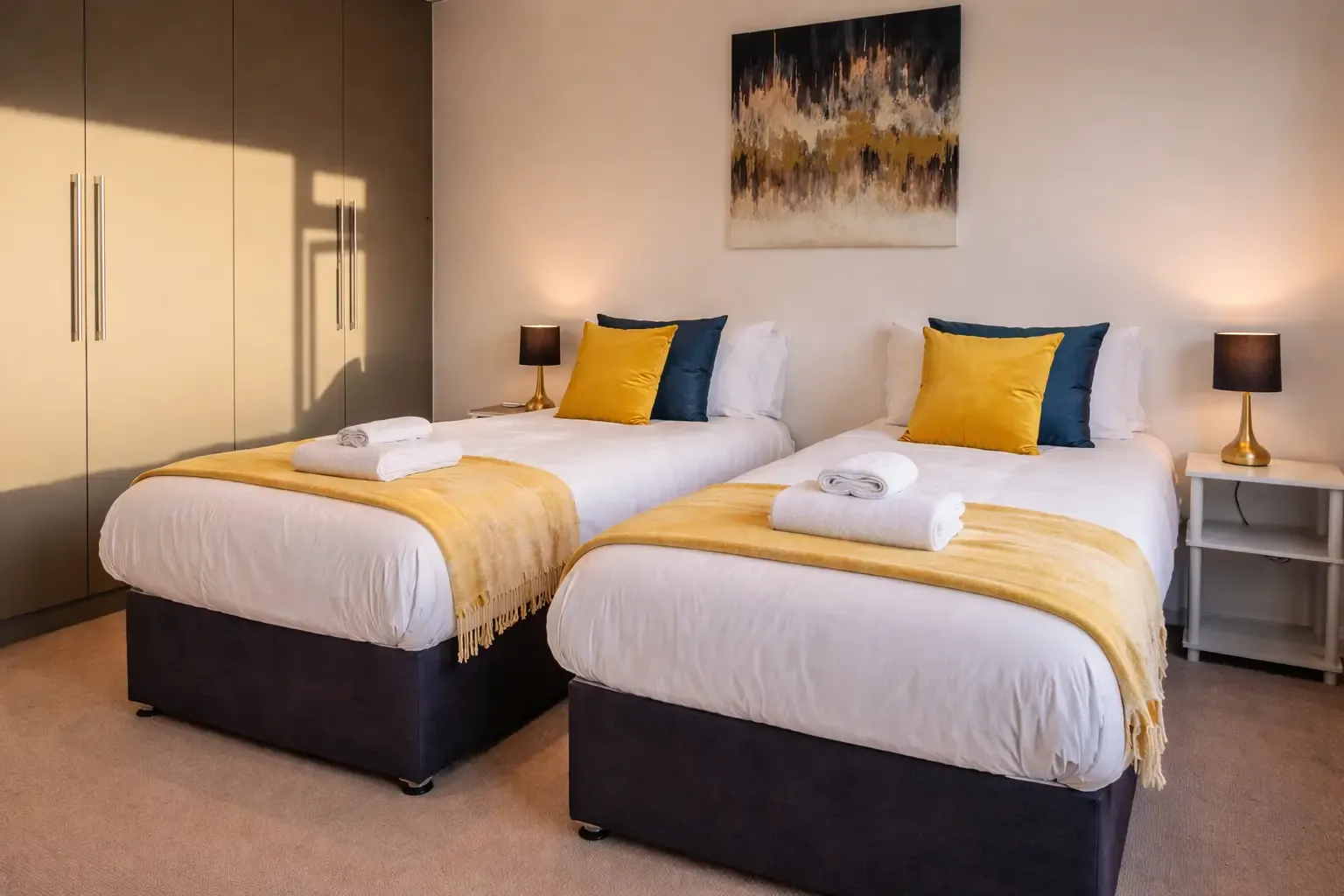 View 4 Bed Beautiful Home, Beckenham Junction, Pool Table 4 Bed Beautiful Home, Beckenham Junction, Pool Table serviced apartment - Beckenham - VivreStays