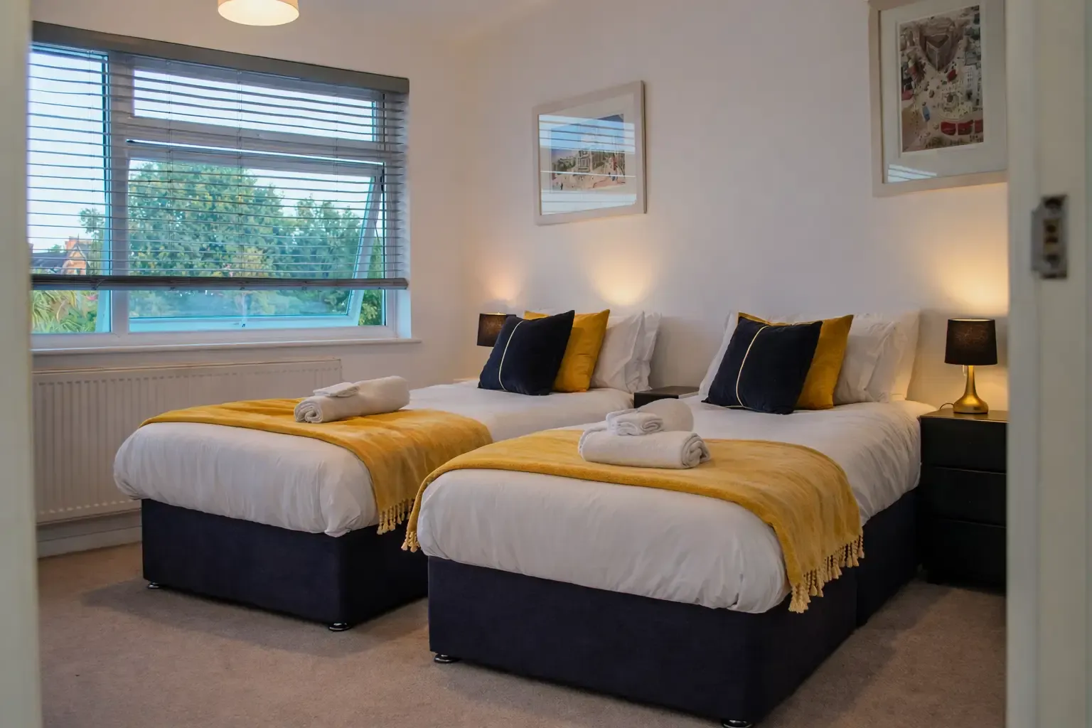 4 Bed Beautiful Home, Beckenham Junction, Pool Table in 52 Lankton Close, Beckenham, BR3 5DZ, United Kingdom - Property image 3 - VivreStays