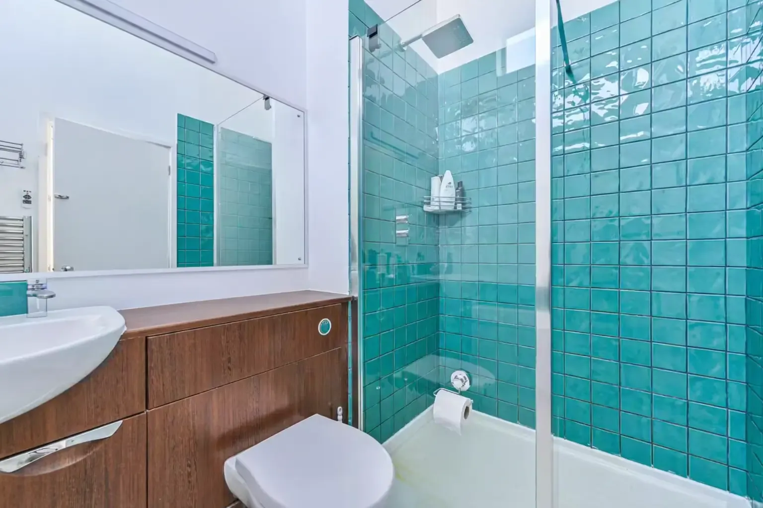 4 Bed Beautiful Home, Beckenham Junction, Pool Table in 52 Lankton Close, Beckenham, BR3 5DZ, United Kingdom - Property image 6 - VivreStays
