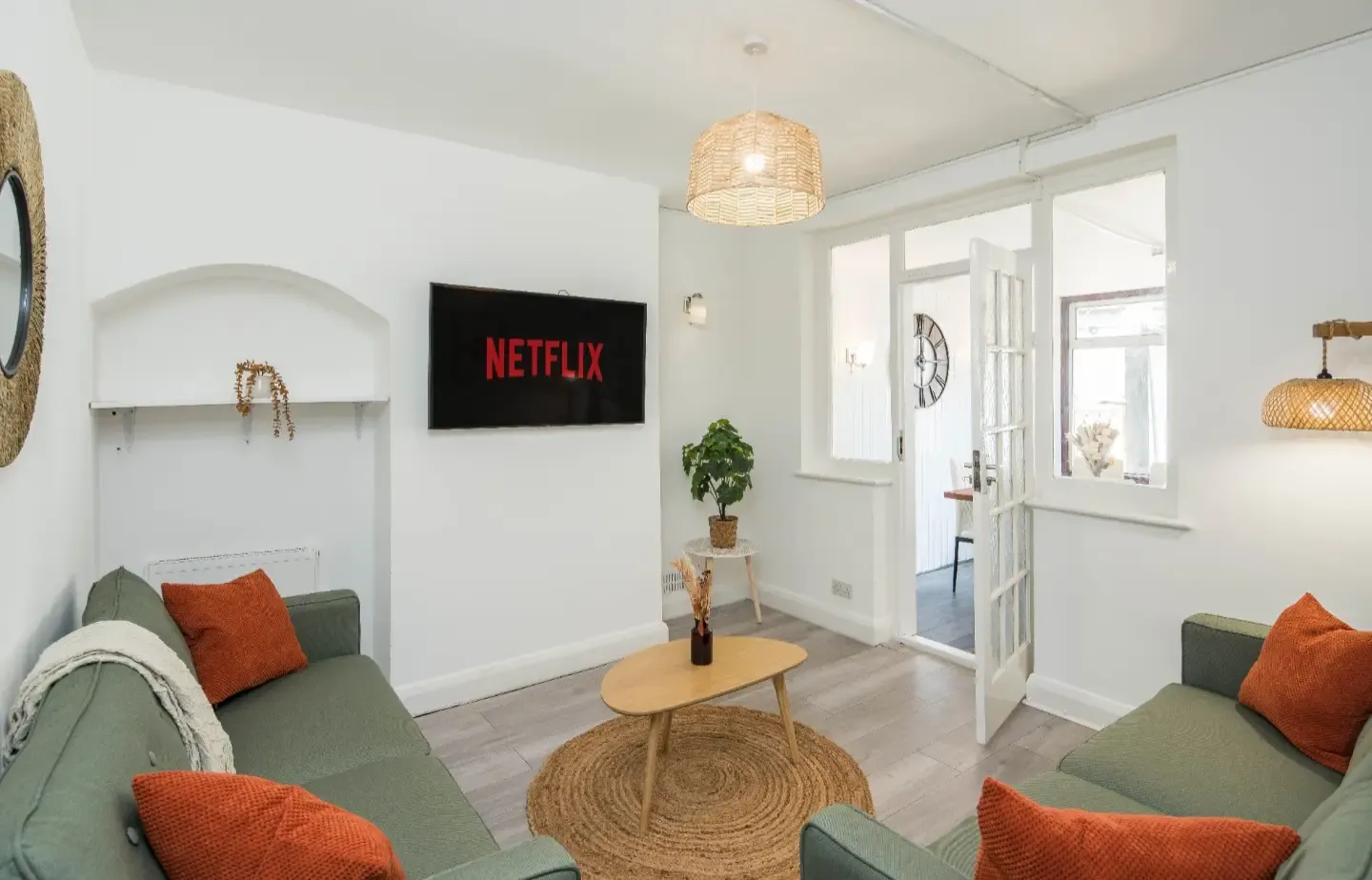 Wembley Family home serviced apartment - Wembley - VivreStays
