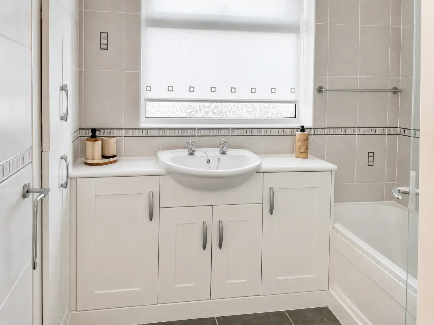 View Charming, Modern Home in Leeds Charming, Modern Home in Leeds serviced apartment - UK - VivreStays