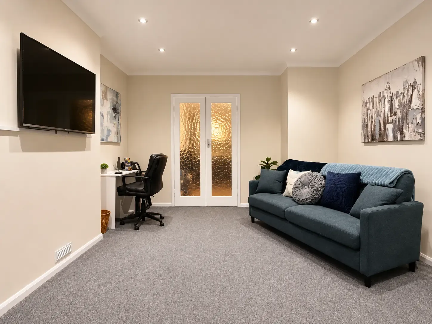 View Charming, Modern Home in Leeds in LS16 7EX Charming, Modern Home in Leeds in LS16 7EX - Property image 3 - VivreStays
