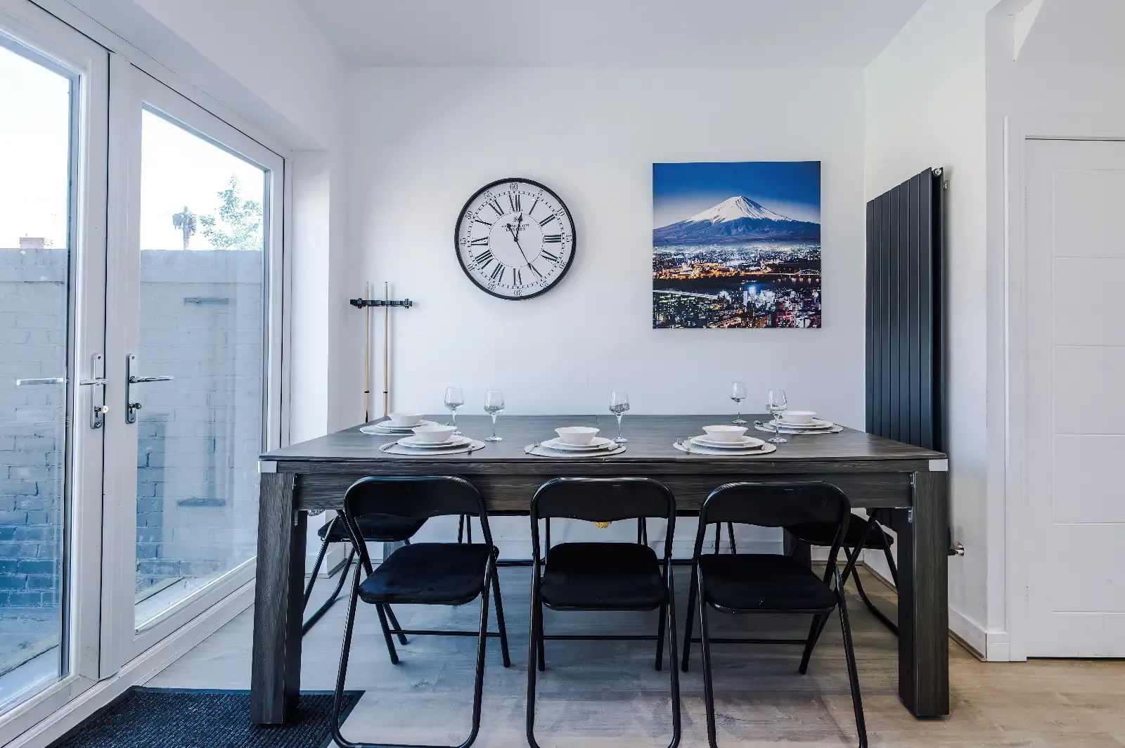 The Retreat | Contractors Paradise | Next to M60 in 92 Victoria Avenue, Manchester, M9 0RE, United Kingdom - Property image 4 - VivreStays