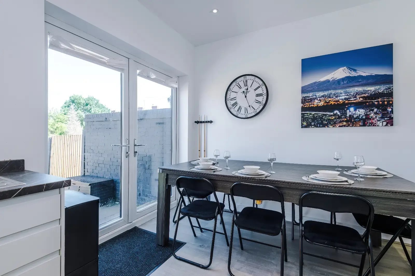 The Retreat | Contractors Paradise | Next to M60 in 92 Victoria Avenue, Manchester, M9 0RE, United Kingdom - Property image 8 - VivreStays