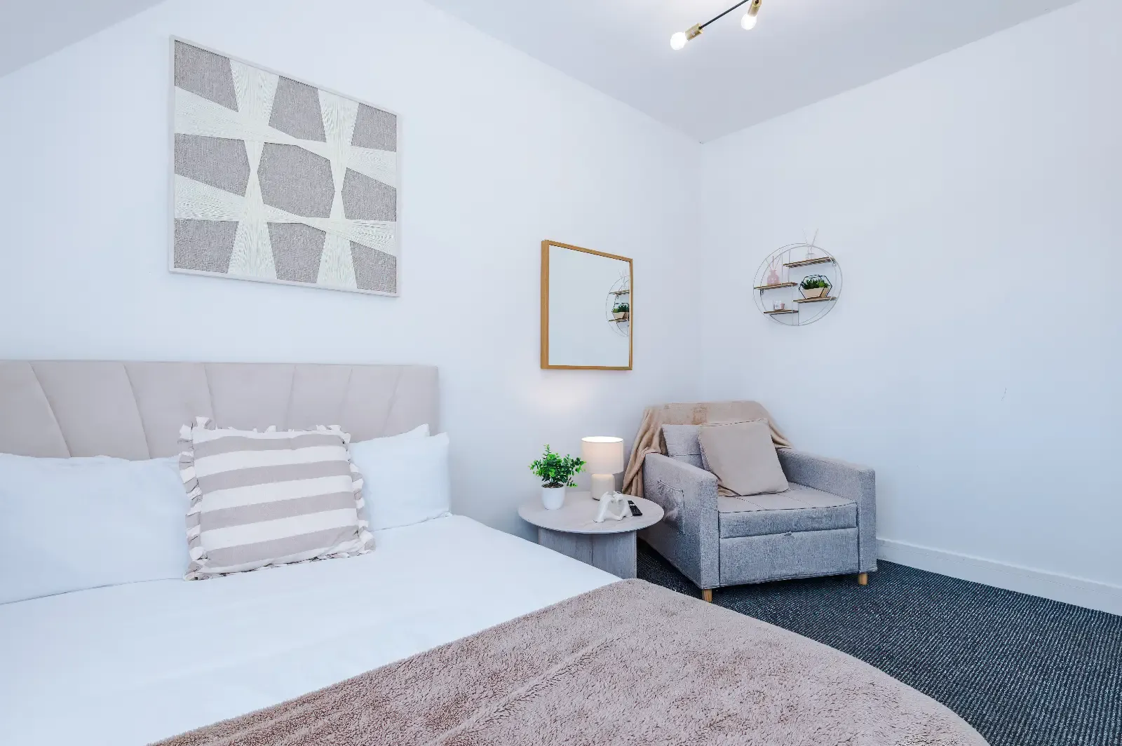 The Retreat | Contractors Paradise | Next to M60 in 92 Victoria Avenue, Manchester, M9 0RE, United Kingdom - Property image 15 - VivreStays