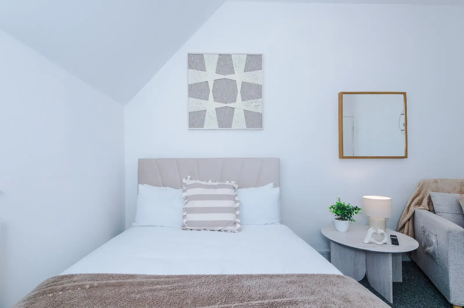 The Retreat | Contractors Paradise | Next to M60 in 92 Victoria Avenue, Manchester, M9 0RE, United Kingdom - Property image 20 - VivreStays