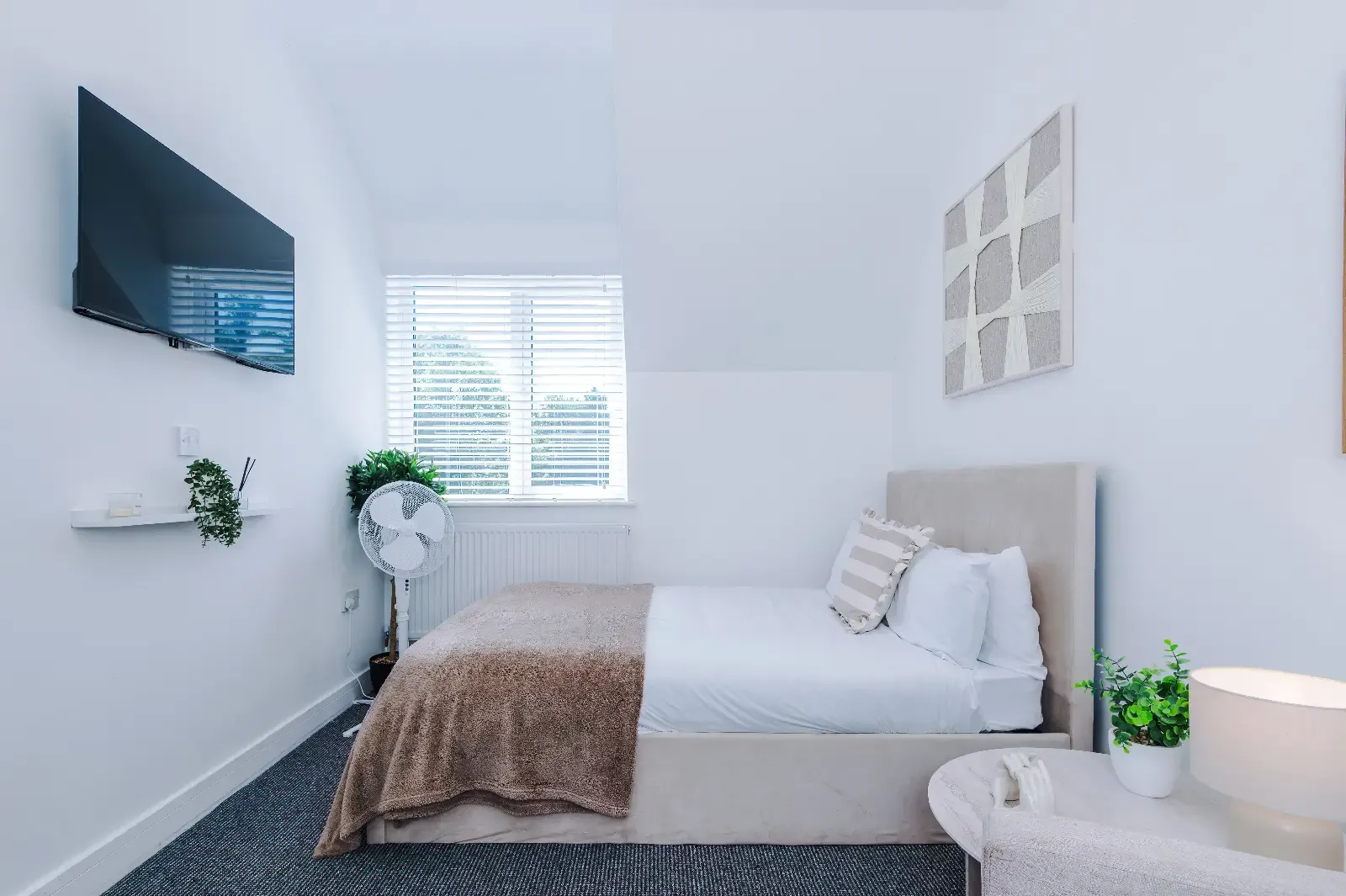 The Retreat | Contractors Paradise | Next to M60 in 92 Victoria Avenue, Manchester, M9 0RE, United Kingdom - Property image 21 - VivreStays